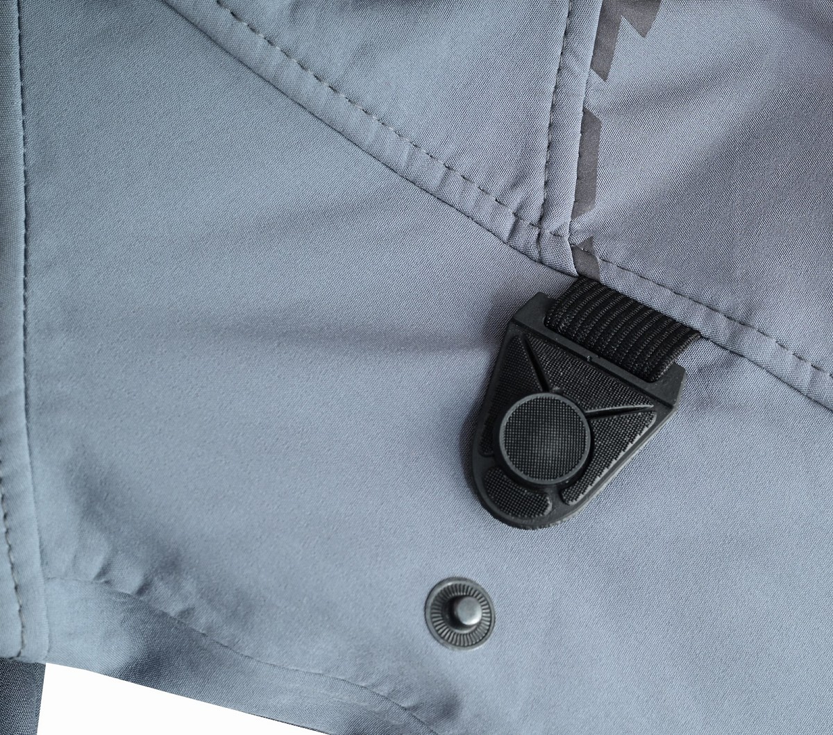 CHAQUETA DE MOTO UNISEX EN TEJIDO SOFTSHELL, NEOPRENO IMPERMEABLE, T&Eacute;RMICO Y PROTECTORES C.E.