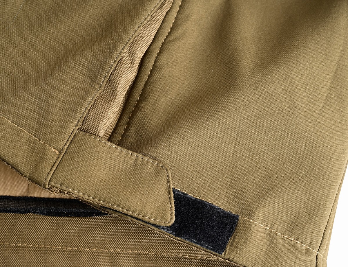 CHAQUETA DE MOTO UNISEX EN TEJIDO SOFTSHELL, NEOPRENO IMPERMEABLE, T&Eacute;RMICO Y PROTECTORES C.E.