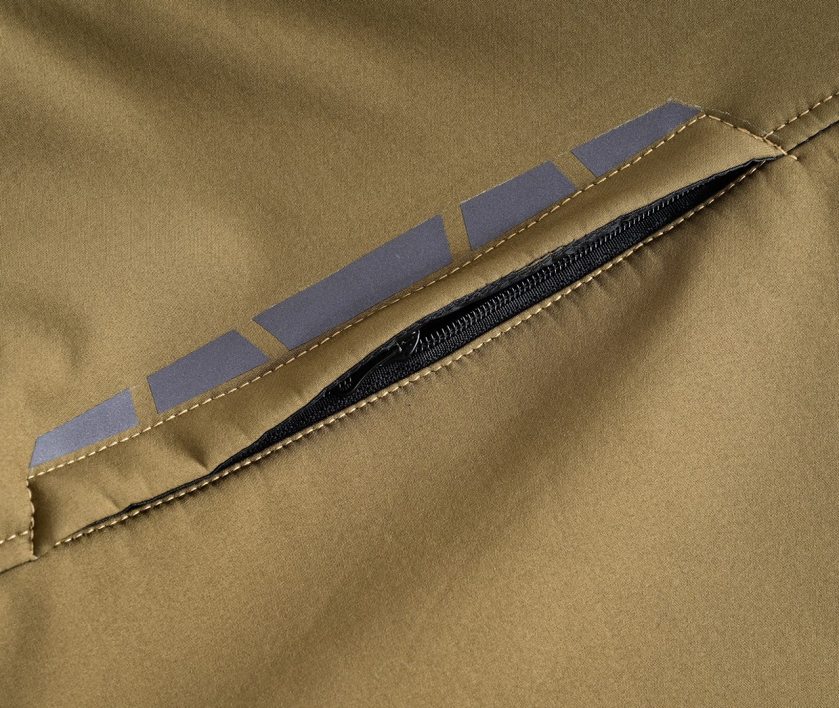 CHAQUETA DE MOTO UNISEX EN TEJIDO SOFTSHELL, NEOPRENO IMPERMEABLE, T&Eacute;RMICO Y PROTECTORES C.E.